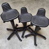 Lot de 3 tabourets ajustables en hauteur (avec roulettes)